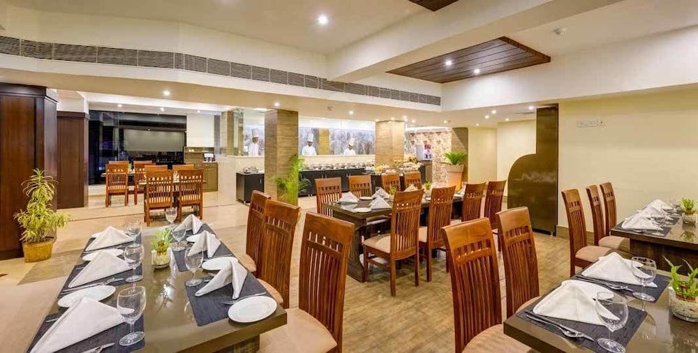 Cygnett Inn Repose Guwahati Exteriör bild